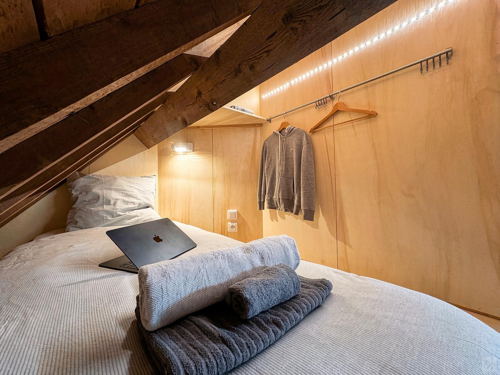  Single Cabine  -  Stylish house near Haut Lion Bus Stop Residence  - Gallery -  36