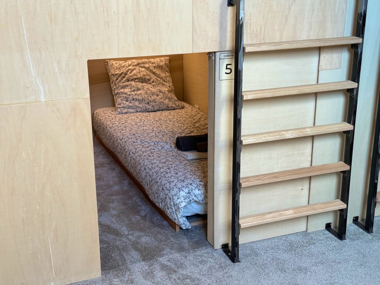  Single Cabine Premium  -  Stylish house near Haut Lion Bus Stop Residence  - Gallery -  19