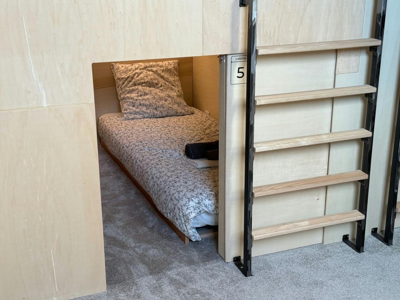  Single Cabine Premium  -  Stylish house near Haut Lion Bus Stop Residence  - Gallery -  36