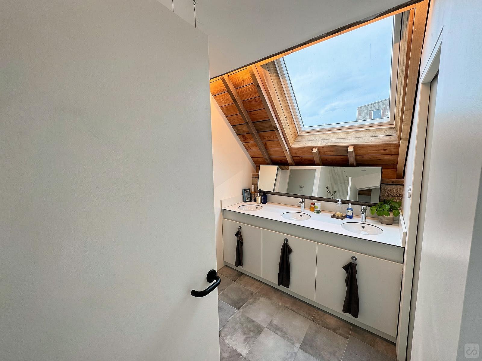  Single Cabine Premium  -  Stylish house near Haut Lion Bus Stop Residence  - Gallery -  27