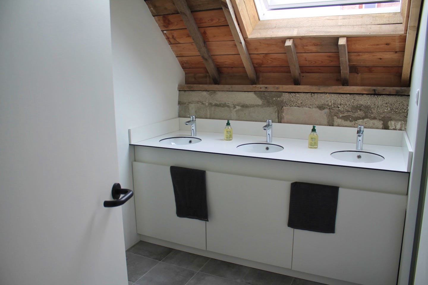  Double Cabine  -  Stylish house near Haut Lion Bus Stop  - Gallery -  9