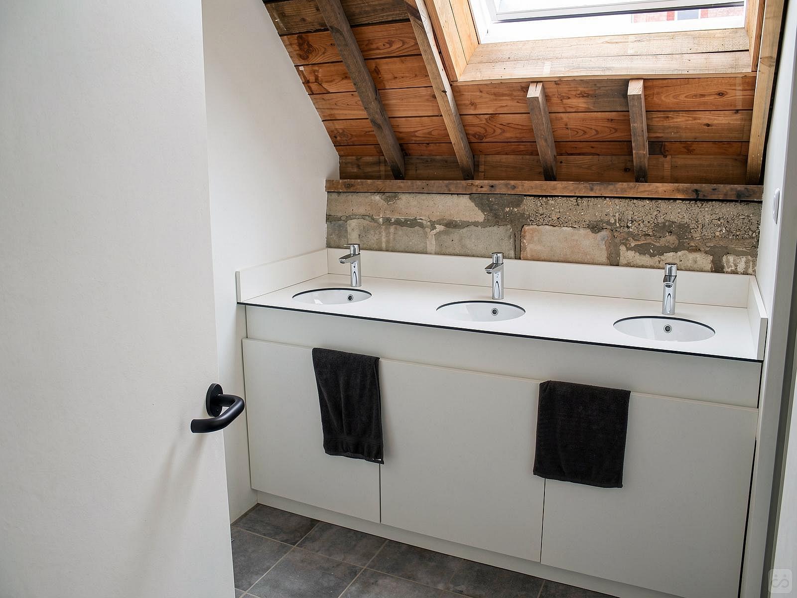 Double Cabine  -  Stylish house near Haut Lion Bus Stop Residence  - Gallery -  3