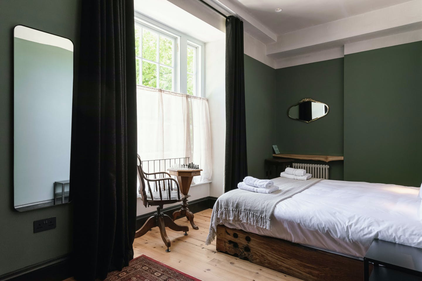  Private Room  -  Outstanding Bright House w/ Backyard 2 miles away from Causeway Coast Holiday Park,  - Gallery -  1