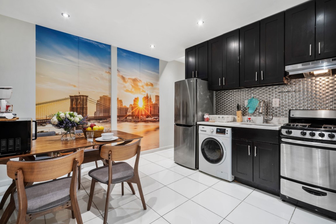  Private Room With Queen Size Bed And Desk  -  Manhattan Central Park West Home  - Gallery -  5