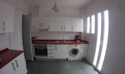 Pleasant double bedroom in a student flat, in Porvenir