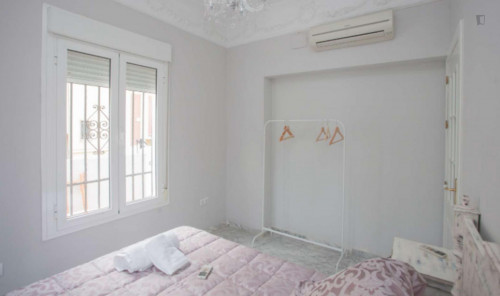 Pleasant double bedroom in a student flat, in Porvenir