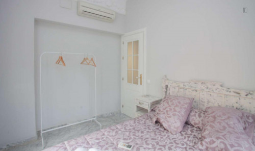 Pleasant double bedroom in a student flat, in Porvenir