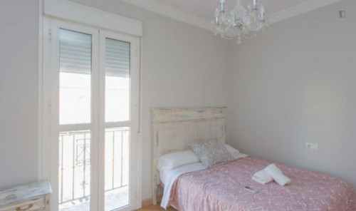 Fantastic double bedroom close to the San Bernardo tram stop