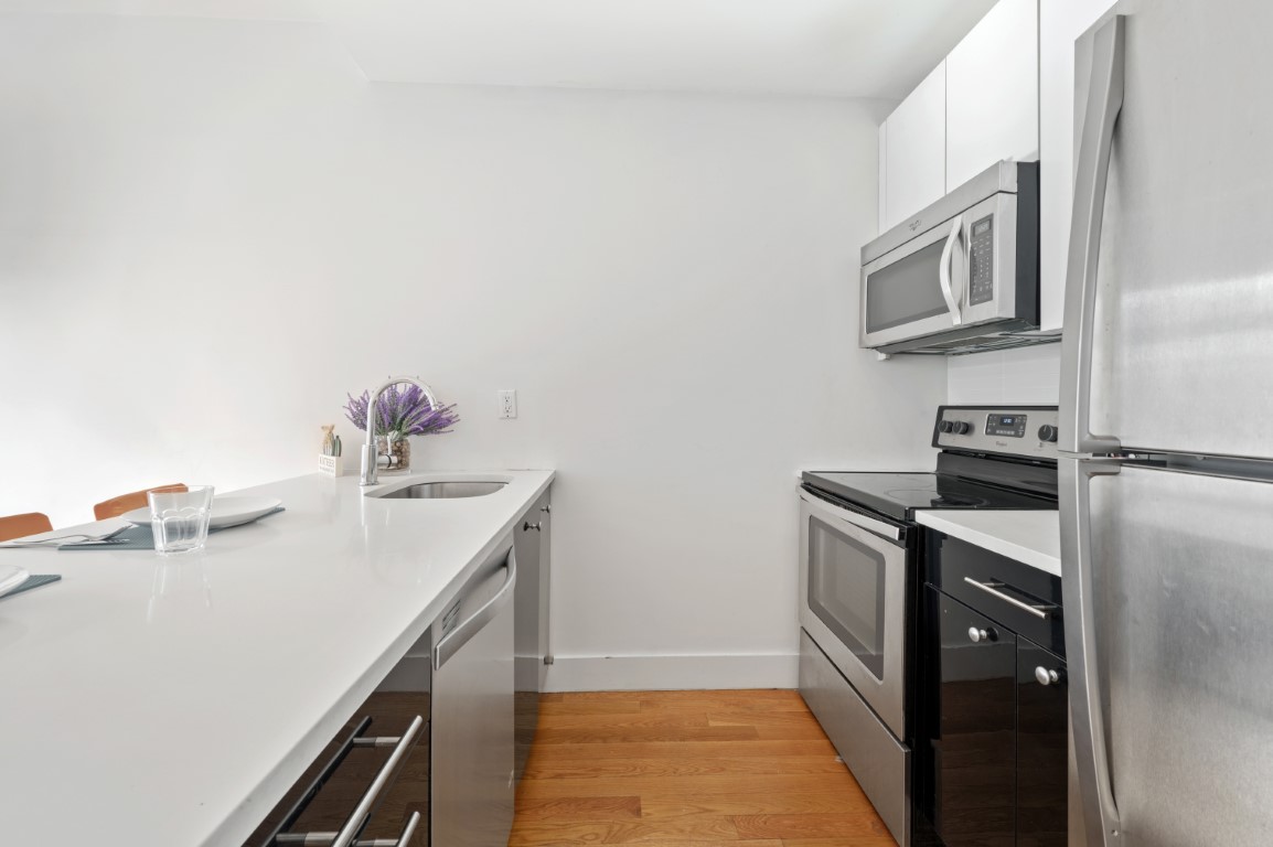  Twin Shared Room Male Apt 1  -  Lorimer Williamsburg Home  - Gallery -  6
