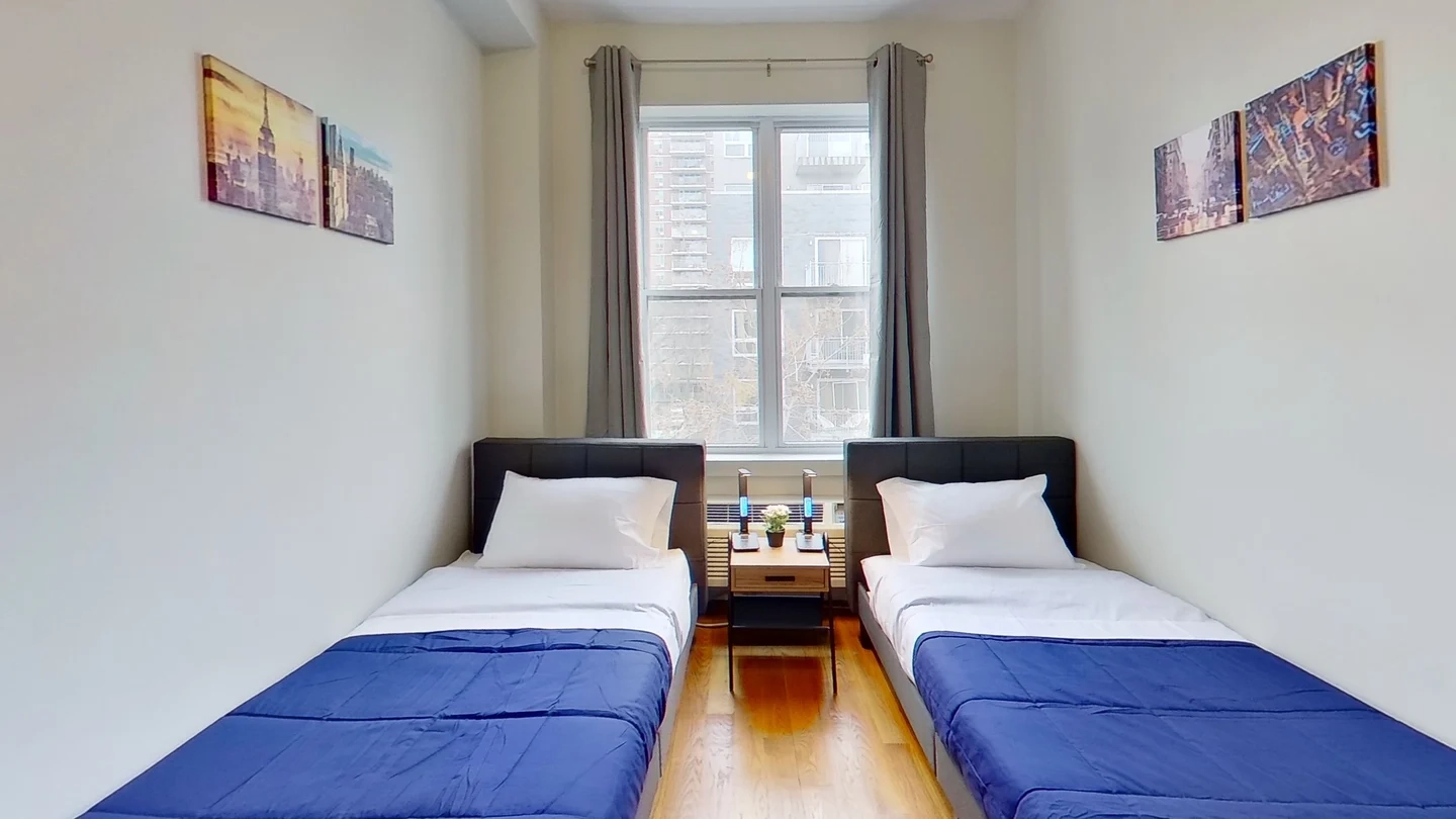  Shared (2 Single Beds)  -  Williamsburg Meserole Home  - Gallery -  1