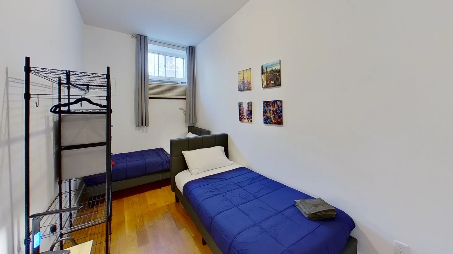  Shared (2 Single Beds)  -  Williamsburg Meserole Home  - Gallery -  2