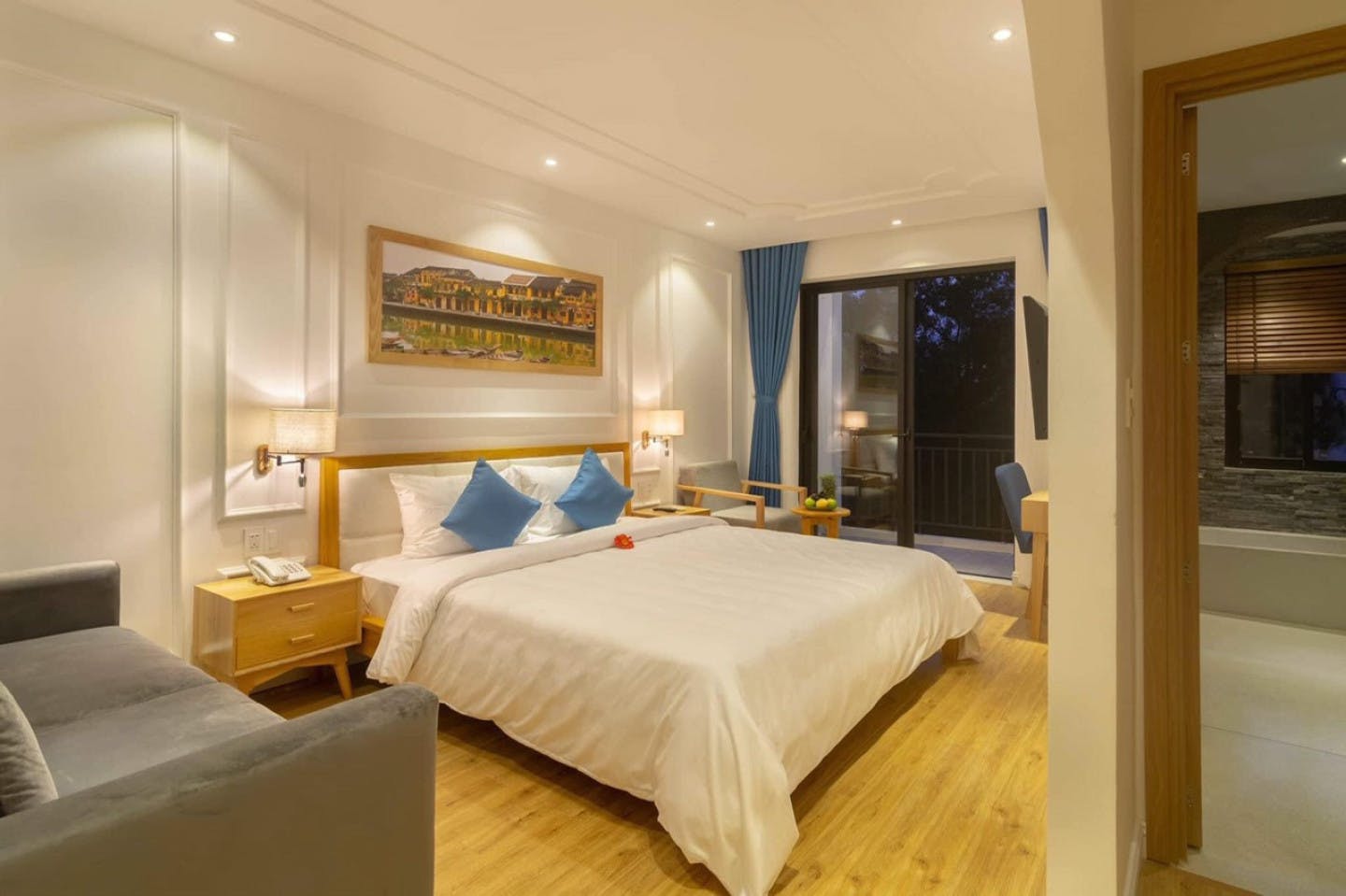 Queen Room - Gorgeous villa 2 km from the stunning Cua Dai Beach - Gallery - 2