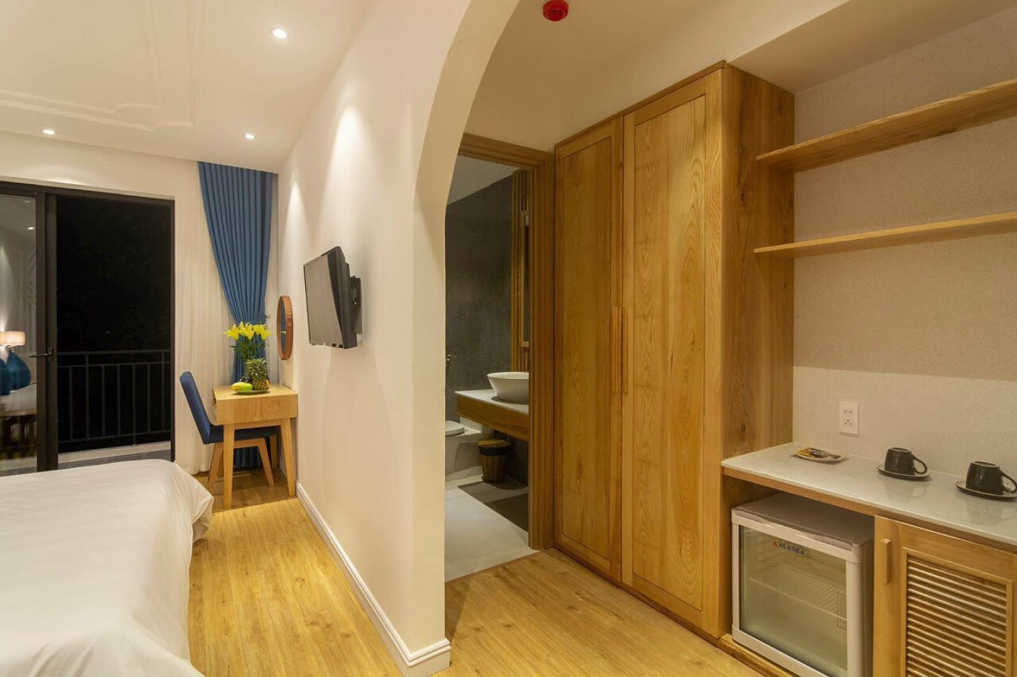 Queen Room - Gorgeous villa 2 km from the stunning Cua Dai Beach - Gallery - 5