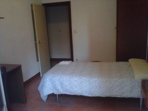 Pleasant single bedroom quite close to Universidad de Sevilla, just for students (20 to 35 years old)
