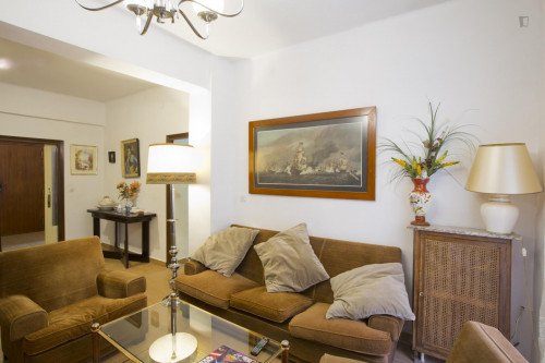 Pleasant single bedroom quite close to Universidad de Sevilla, just for students (20 to 35 years old)