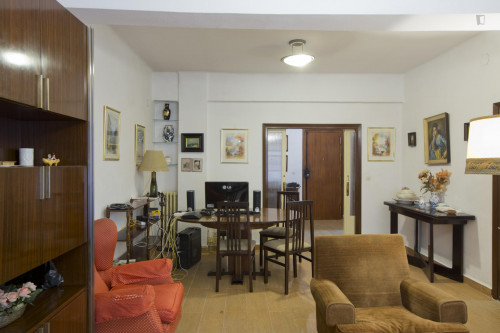 Pleasant single bedroom quite close to Universidad de Sevilla, just for students (20 to 35 years old)