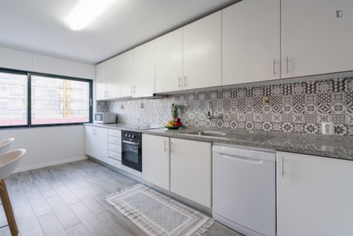 Elegant 4-bedroom apartment with balcony in the heart of Vila Nova de Gaia - Gallery - 14