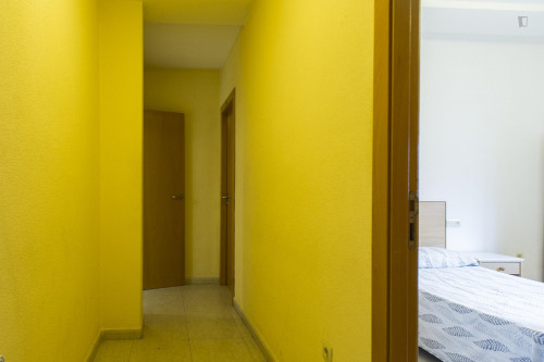 Roomy single bedroom in a 6-bedroom flat, near the centre - Gallery - 8