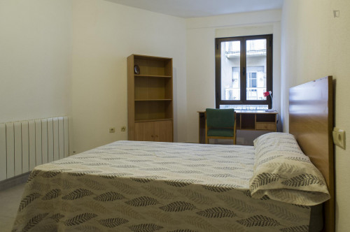 Nice single bedroom in a 6-bedroom flat, in the centre - Gallery - 25