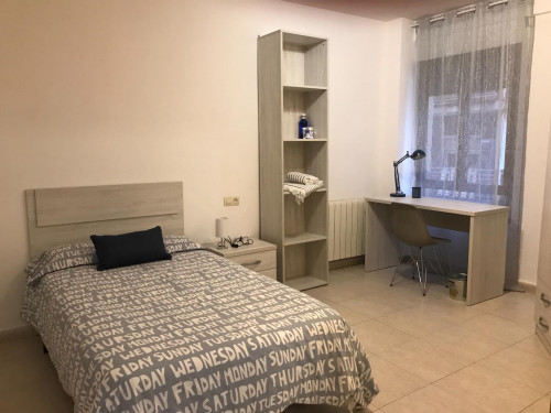 Nice single bedroom in a 6-bedroom flat, in the centre - Gallery - 23