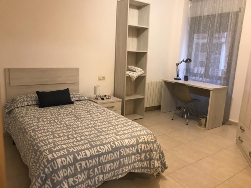 Nice single bedroom in a 6-bedroom flat, in the centre - Gallery - 5