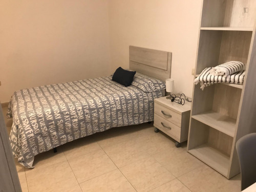 Nice single bedroom in a 6-bedroom flat, in the centre - Gallery - 13