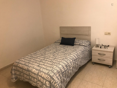 Nice single bedroom in a 6-bedroom flat, in the centre - Gallery - 9