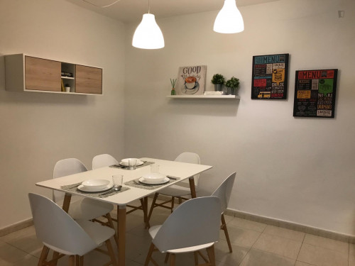 Nice single bedroom in a 6-bedroom flat, in the centre - Gallery - 20
