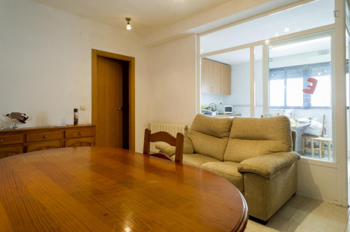 Single bedroom in a 5-bedroom apartment near Instituto De Enseñanzas Aplicadas - Gallery - 9
