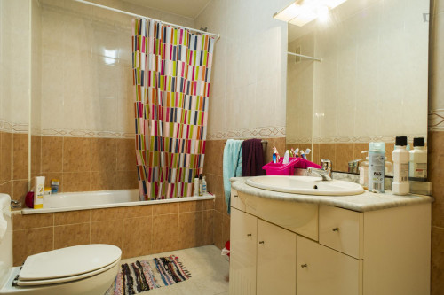Single bedroom in a 5-bedroom apartment near Instituto De Enseñanzas Aplicadas - Gallery - 13