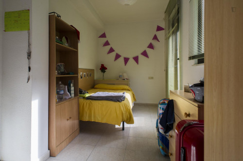 Single bedroom in a 5-bedroom apartment near Instituto De Enseñanzas Aplicadas - Gallery - 4