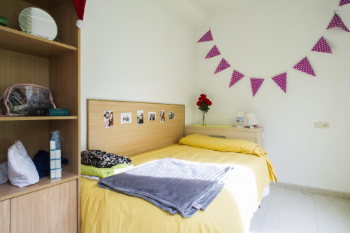 Single bedroom in a 5-bedroom apartment near Instituto De Enseñanzas Aplicadas - Gallery - 2