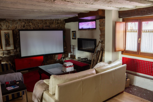 Charming Coliving Experience with Farm-to-Table Dining in La Rioja's Tranquil Sojuela