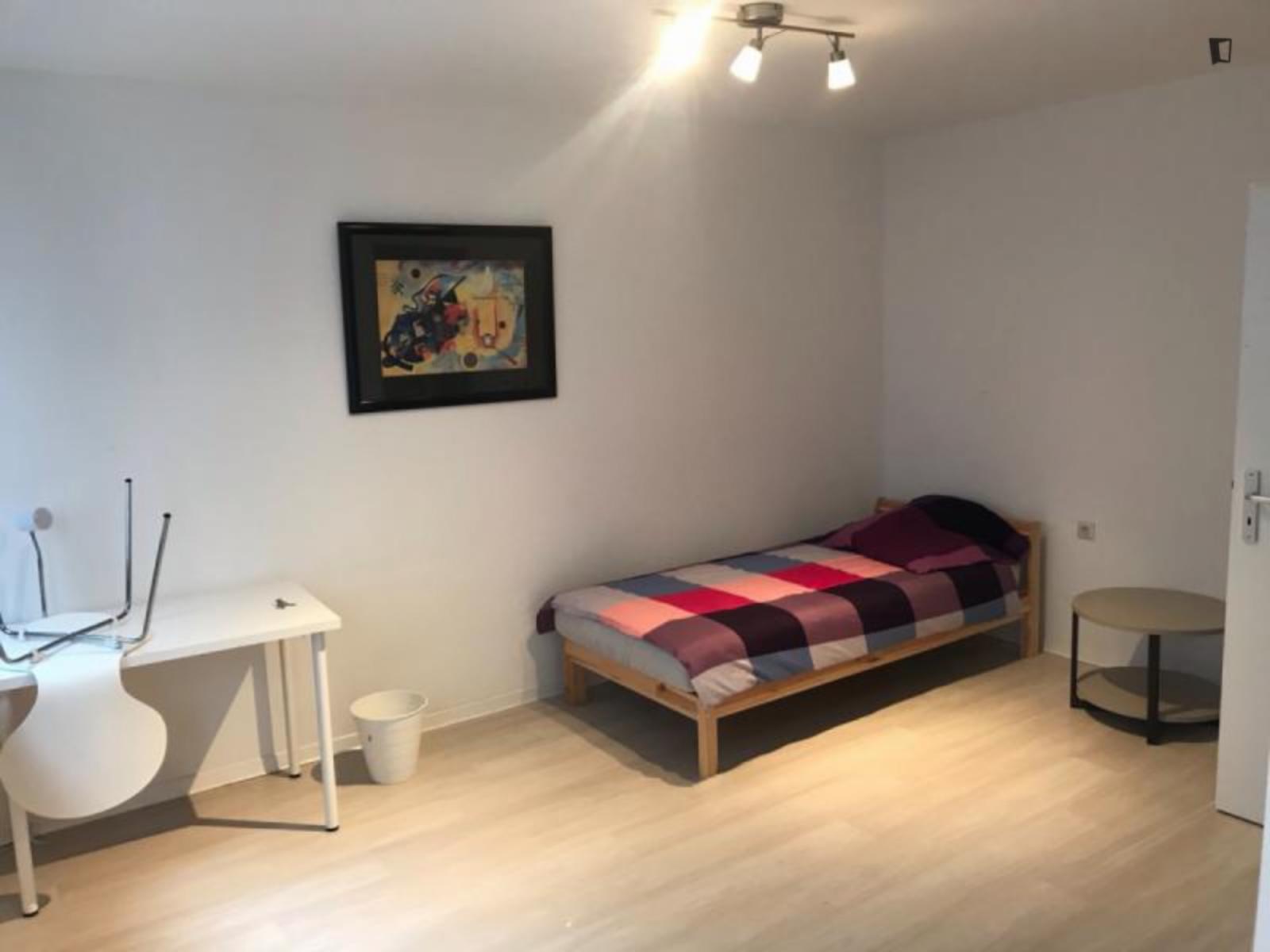  Bright Single Bedroom In A 7-Bedroom Apartment Close To Bremer Rathaus  -  Bright Single Bedroom in a 7-Bedroom Apartment close to Bremer Rathaus  - Gallery -  1