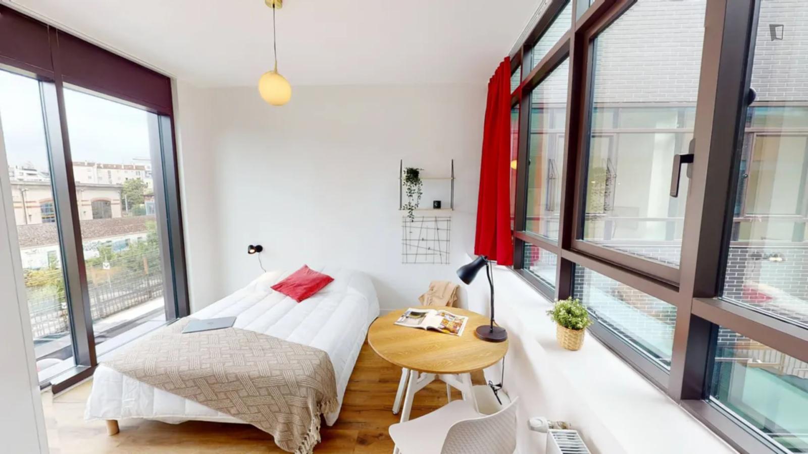 Sunny Double Bedroom In A 12-Bedroom Apartment Close To Médiathèque Jean-Monnet - 1