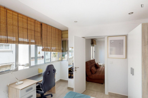 Appealing single bedroom