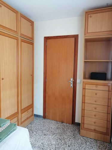 Comfortable single bedroom in l'Oliverar