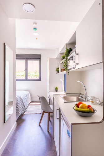 Bed in a twin bedroom near Sevilla-Virgen del Rocio train station - Gallery - 16