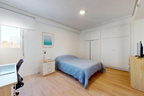 Attractive single bedroom