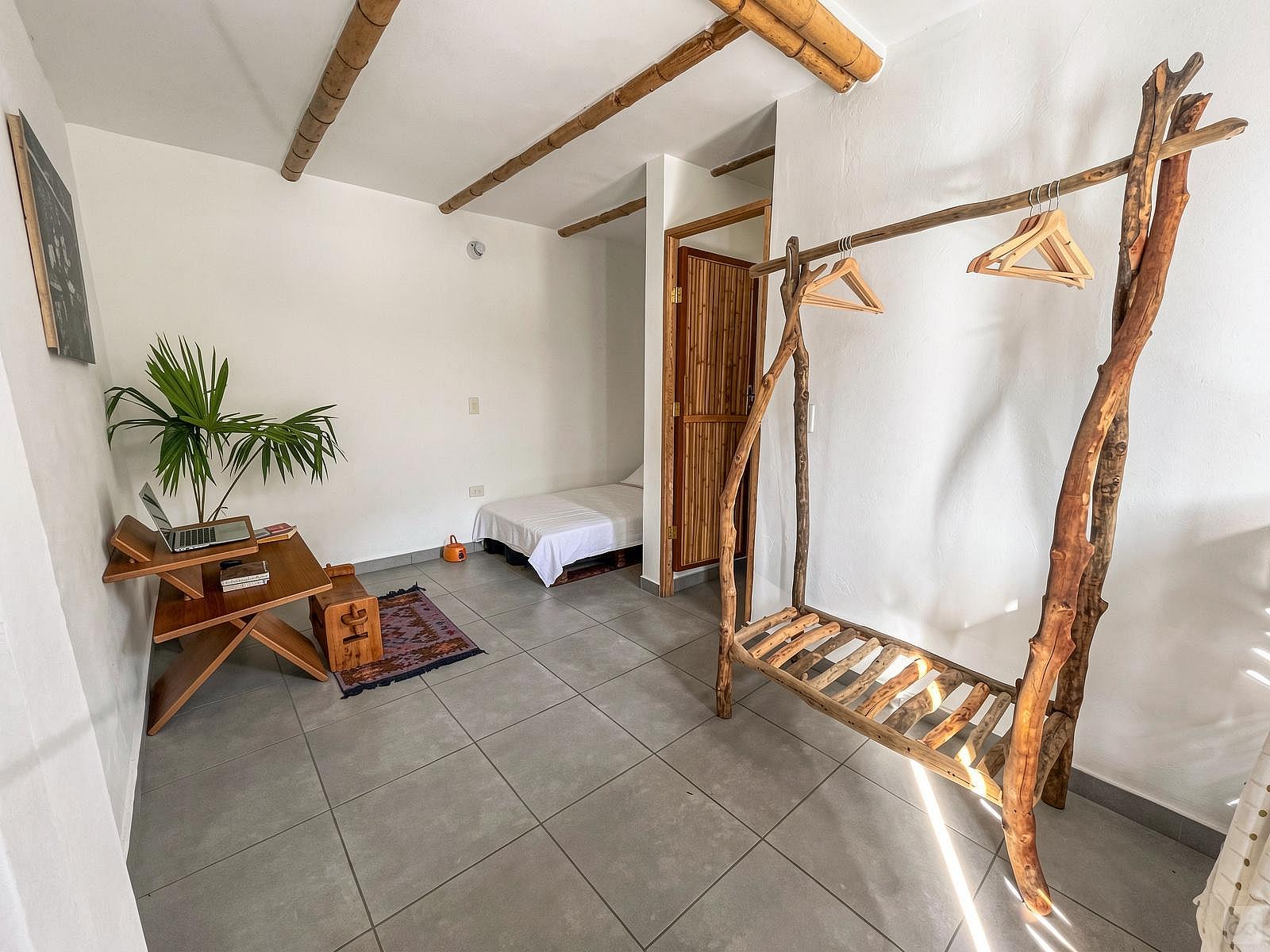  Single  -  Gorgeous house promoting healthy lifestyle w/ breakfast and dinner included.  - Gallery -  2
