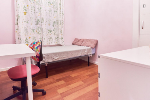 Pleasant single bedroom in proximity to the Príncipes Park
