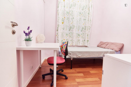 Pleasant single bedroom in proximity to the Príncipes Park