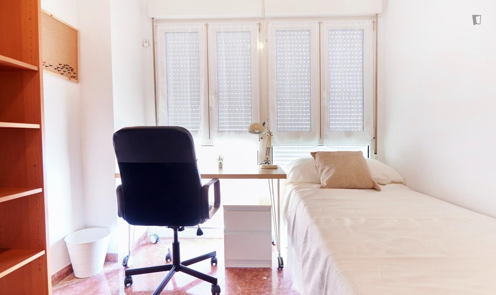 Lovely Single Bedroom Close To The Nervión Plaza - 1