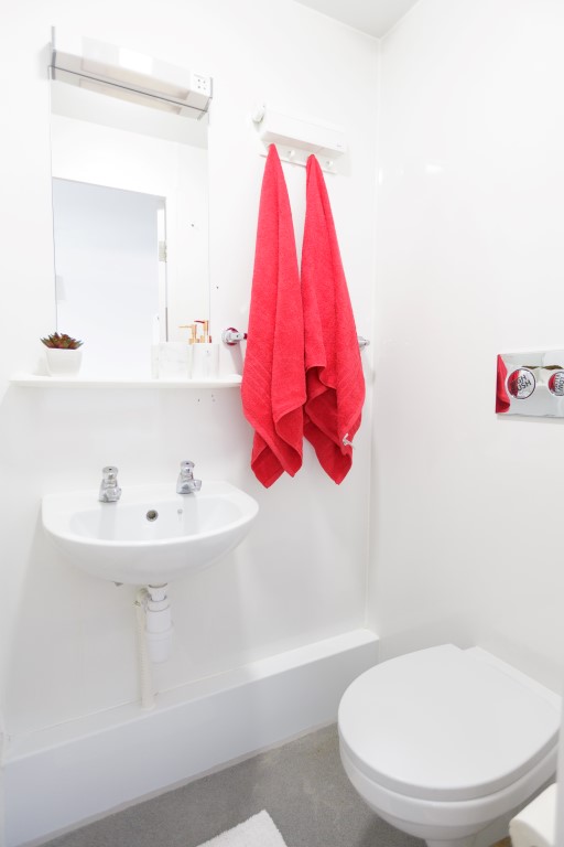  Silver En-Suite  -  AXO Islington  - Gallery -  3