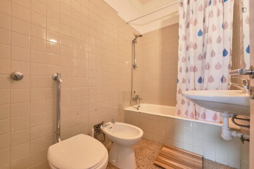 Appealing single bedroom with balcony