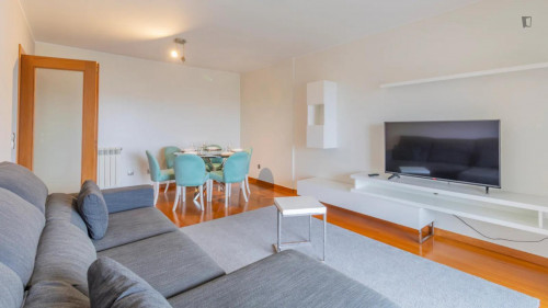 Pleasant and sunny 2-bedroom flat