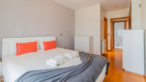Pleasant and sunny 2-bedroom flat