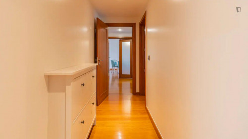 Pleasant and sunny 2-bedroom flat - Gallery - 9