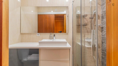 Pleasant and sunny 2-bedroom flat - Gallery - 7