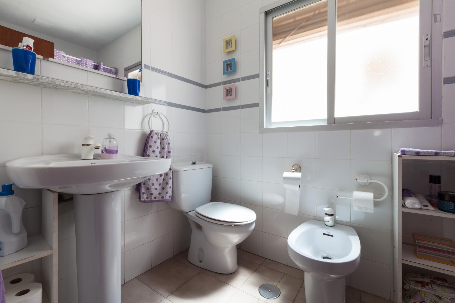 Single bedroom with breakfast, lunch and dinner included